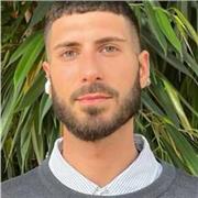 Profesor de diseño de moda que imparte clases online